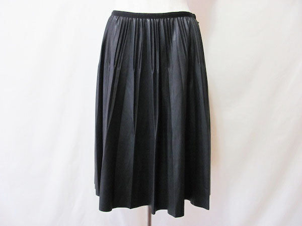 黒×プリーツが嬉しい|エポカのスカートを買取しました