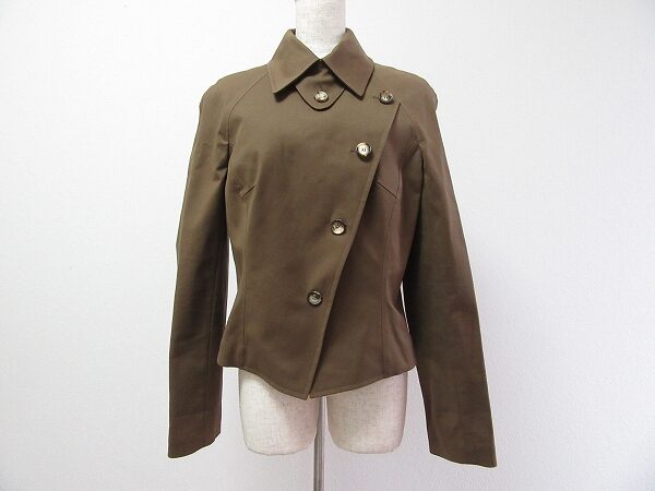 落ち着いたカジュアルスタイルが叶う|セリーヌのショートコートを買取しました