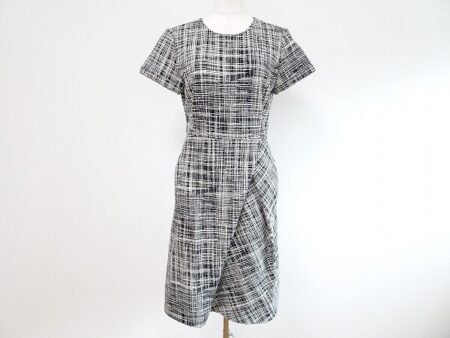 黒×白の良好バランス｜アクアスキュータムのワンピースを買取しました