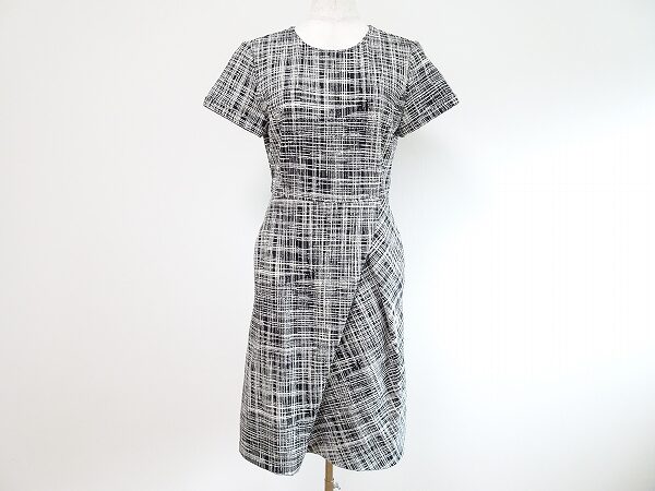 黒×白の良好バランス｜アクアスキュータムのワンピースを買取しました
