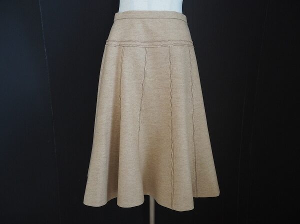 華麗に広がるフレアが素敵なユキトリイのスカートを買取しました