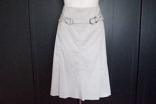 バックルがおしゃれなセリーヌの台形スカートを買取しました