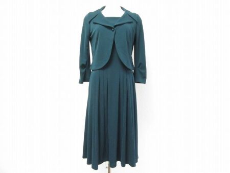 深みあるグリーンがエレガント シビラのワンピーススーツを買取しました