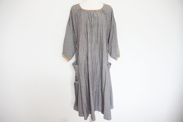 優しいストライプで柔らかさを表現|キャピタルのワンピースを買取しました