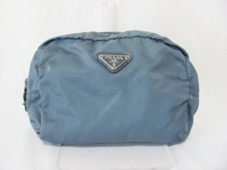 落ち着いた色味がシック｜プラダのポーチを買取しました