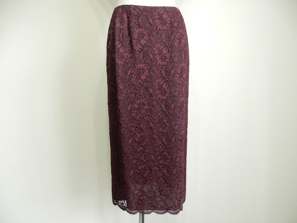美しいワインレッドで大人の女性へ！ハナエモリのスカートを買取しました