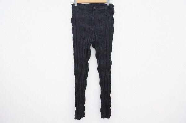 シワ加工がおしゃれなミーイッセイミヤケのパンツを買取しました