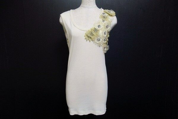 袖部分の花モチーフが可愛い｜マックスマーラのカットソーを買取しました