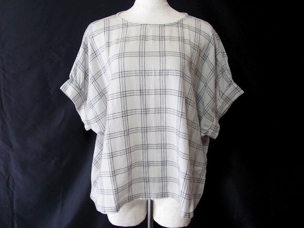 優しいチェック柄がポイントの群言堂 カットソーを買取しました
