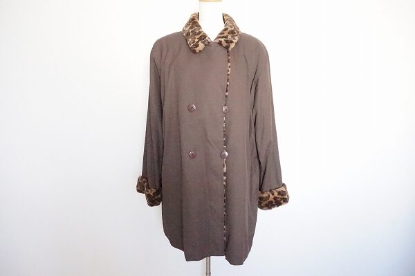 襟元のヒョウ柄がポイント|レリアンのコートを買取しました