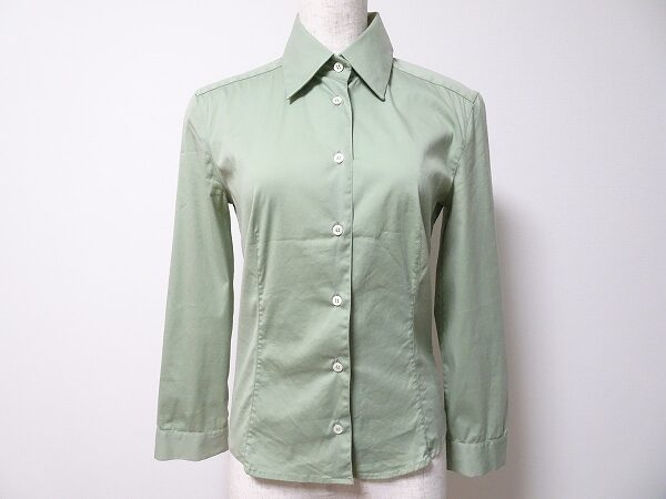 クールな若草色で決まる！プラダのブラウスを買取しました