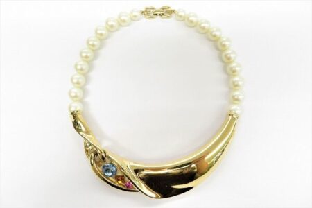 豪華なゴールドに心奪われる！ジバンシィのパール調ネックレスを買取しました