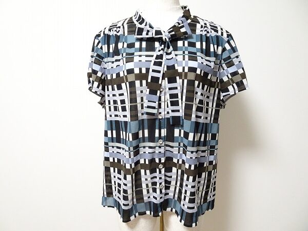 ポップなチェック柄がアクセントに｜レリアンのブラウスを買取しました