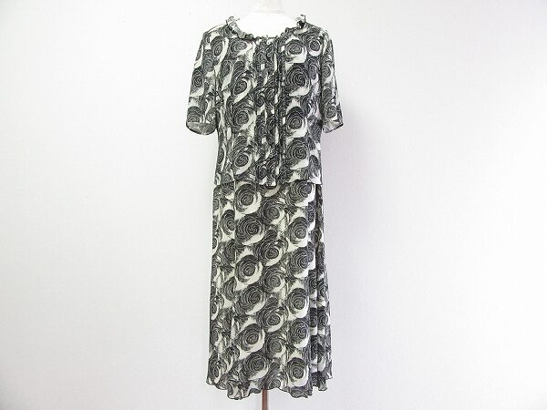 大胆バラ柄が綺麗なジバンシィのセットアップを買取しました