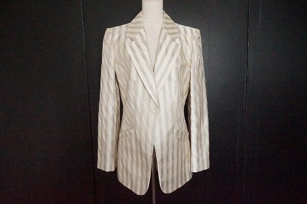 シルクの光沢感が上品なアルマーニコレッツォー二のジャケットを買取しました