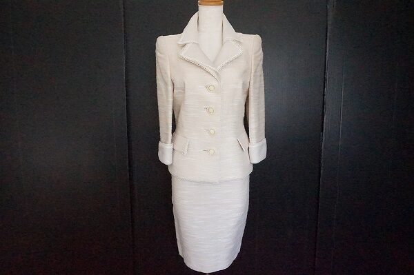 煌びやかで気品ある印象に|ベラのセットアップを買取しました