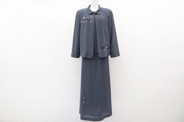 落ち着くグレーが素敵！三年坂のセットアップを買取しました