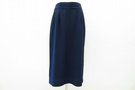 安定感のあるネイビーが嬉しい！三年坂のスカートを買取しました