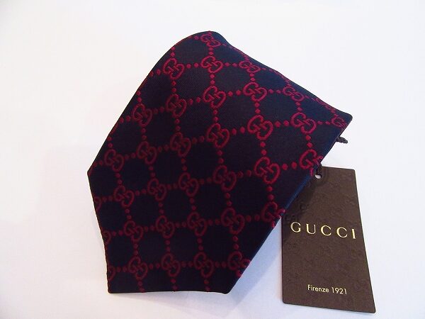 紺と赤のバランスが絶妙なグッチのネクタイを買取しました