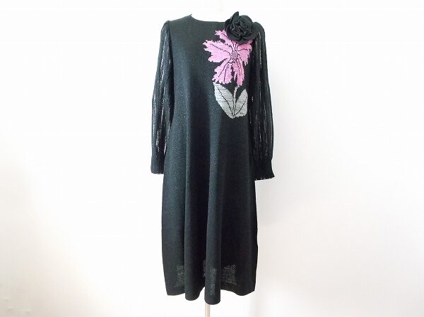 大柄のお花が可愛い｜斉藤都世子のニットワンピースを買取しました