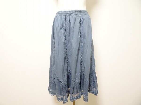 さわやかさと愛らしさ感じる1枚|バラ色の暮し スカートを買取しました