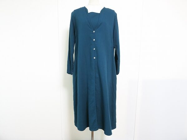 どこか落ち着くブルーに見とれる|群言堂のワンピースを買取しました
