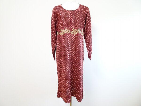 レッドとゴールドの合性に注目| 斉藤都世子 ニットワンピースを買取しました