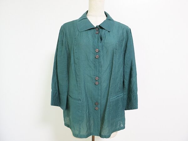 定番グリーンで落ち着いた装いに|レリアンのブラウスを買取しました