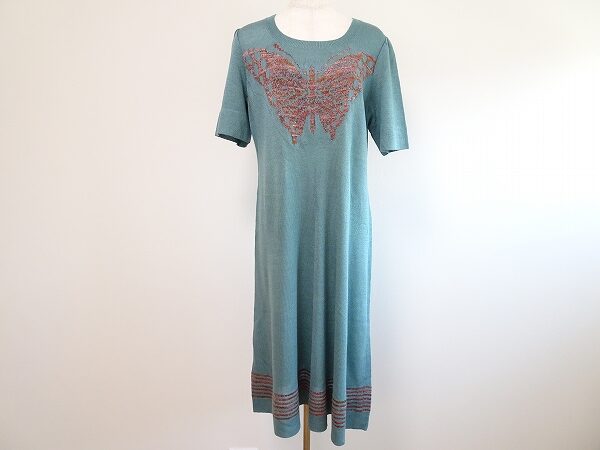 さわやかな水色が素敵な斉藤都世子のロングニットワンピースを買取しました