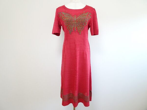 華やかな赤×蝶が上品｜斉藤都世子 ロングニットワンピースを買取しました