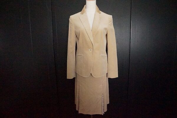 できる女性を演出|ニューヨーカーのスカートスーツを買取しました