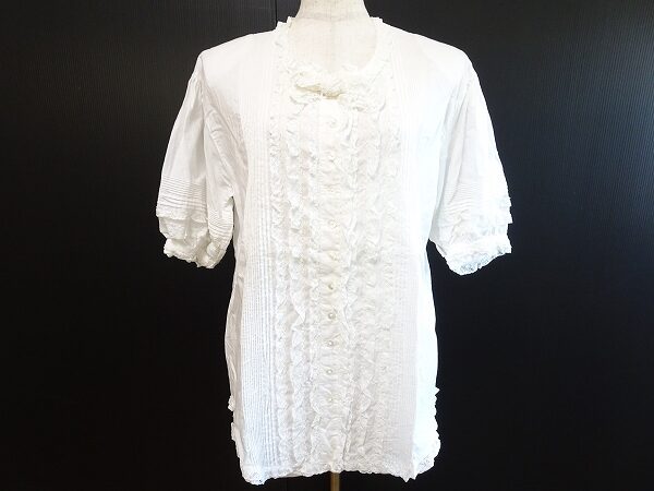 フリルが満載なピンクハウスの半袖ブラウスを買取しました