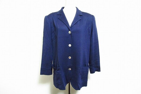 上品な紺が鮮やかな斉藤都世子のジャケットを買取しました