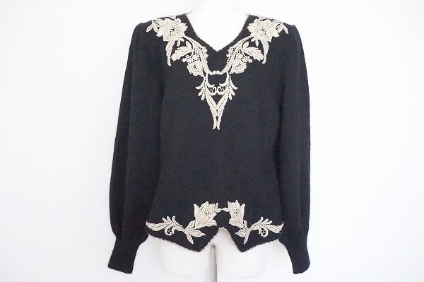 花モチーフがアクセント!ソワレドヒロミのニットを買取しました