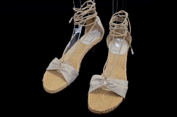 レースアップが可愛い|エルメスのサンダルを買取しました