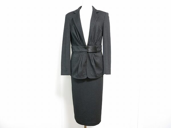 キャリアウーマンを演出！アルマーニコレツィオーニのスカートスーツを買取しました