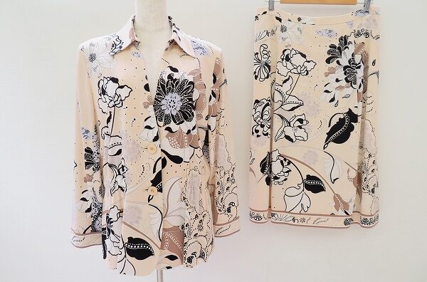 ファッショナブルな花柄がポイント！レオナールのセットアップをお買取