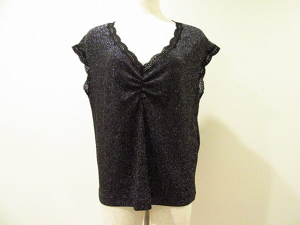 伊太利屋のタグ付きシルバーラメカットソーを買取させて頂きました。