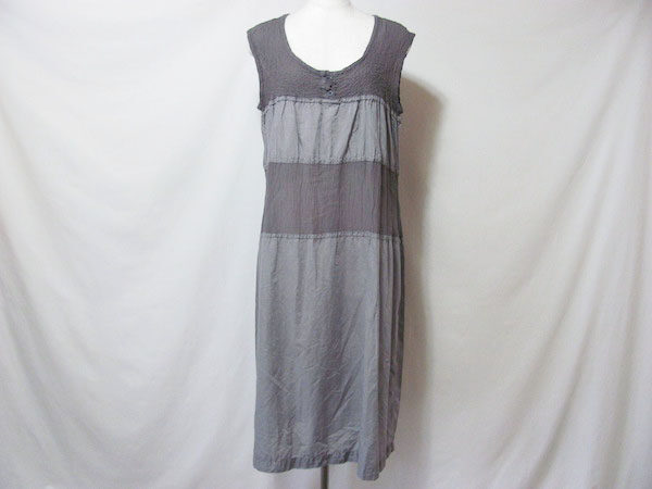 モノトーン調だけど涼しげ|ミーイッセイミヤケのワンピースを買取しました