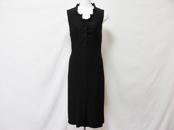 細身シルエットでしなやかさをアップ|バーバリーのワンピースを買取しました