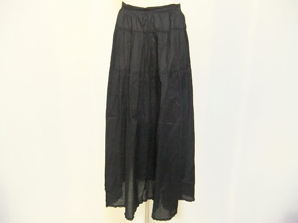 ロング丈で美しく上品に｜ワンダフルワールドのスカートを買取しました