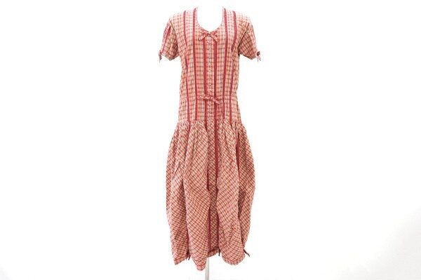 大胆なスカートが印象的｜ワンダフルワールドのワンピースを買取しました