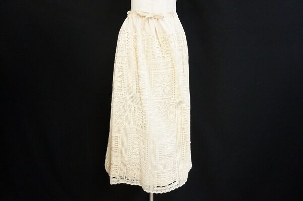 包み込むようなアイボリーが素敵なワンダフルワールドのスカートを買取しました