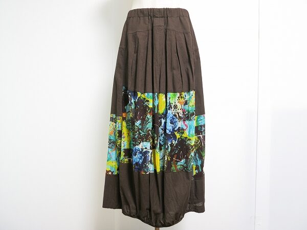 黒×花柄のバランスが丁度いい｜イークラットのスカートを買取しました