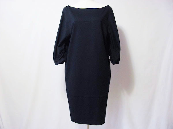 気品高きネイビーが素敵なアドーアのワンピースを買取しました