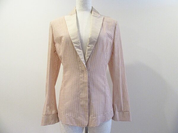 カッコ可愛いスタイルに｜アクリスのジャケットを買取しました