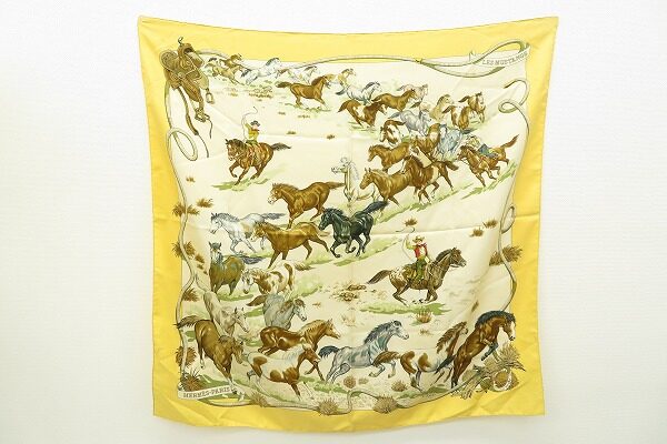 おしゃれは小物まで考えぬく!エルメスのカレ・スカーフを買取