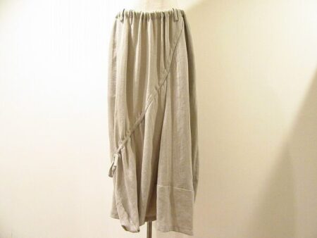 特性あるデザインが良い｜モユルセンソユニコのスカートを買取しました