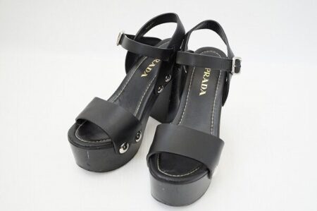 チャンキーヒールで安定感｜プラダのサンダルを買取しました