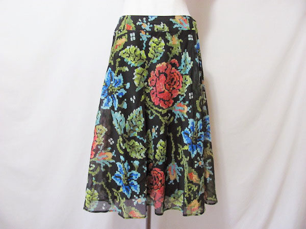 カラフルなお花に一目惚れ|レリアンのスカートを買取しました